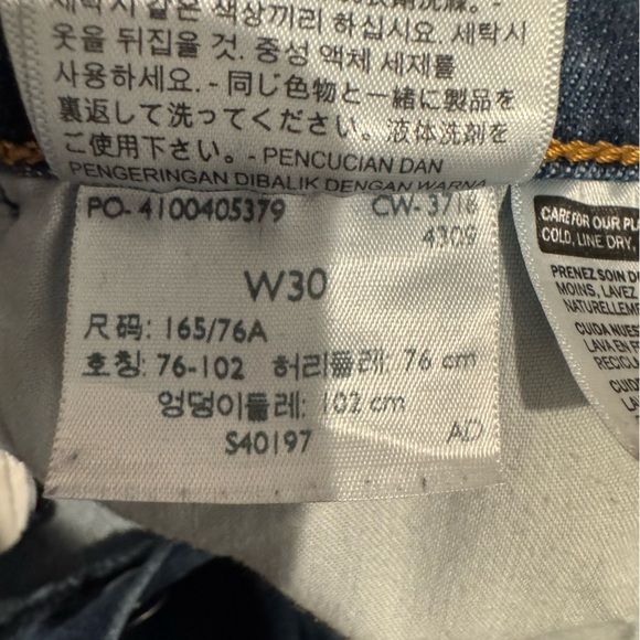 Levi’s Wedgie Skinny Buttonfly Crop Frayed Size 30 - Picture 7 of 9